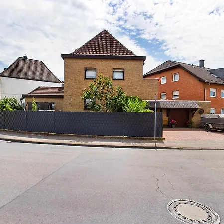 House Felecia - Phantasialand, Therme Euskirchen, Eifel-region